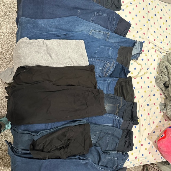 Maternity jeans size large - Picture 3 of 4